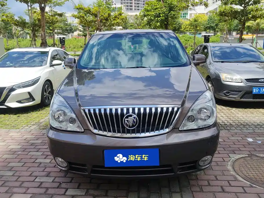 Buick GL8 — миниатюра 2