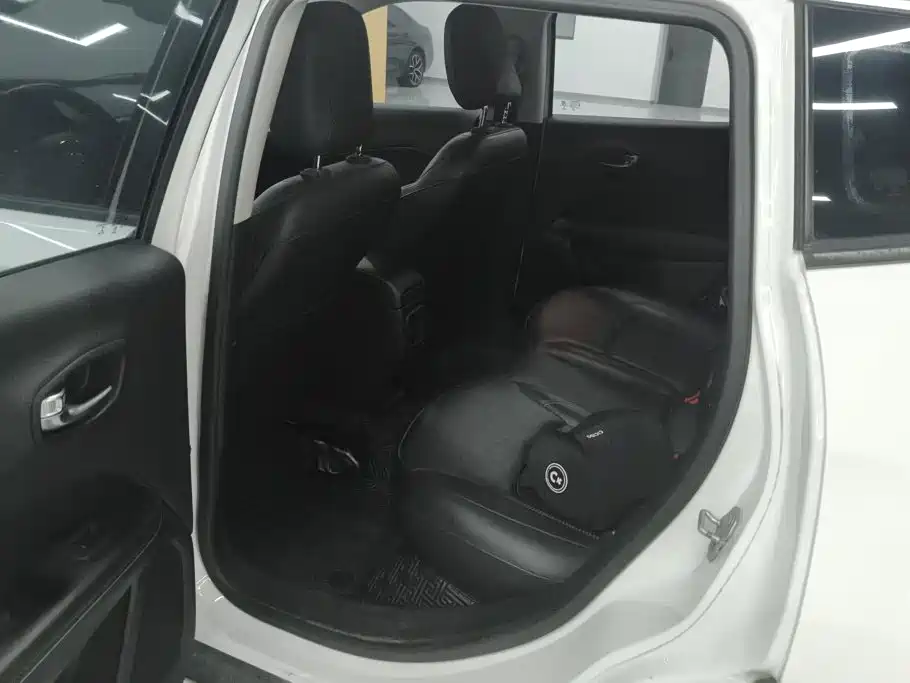 Jeep Compass — миниатюра 11