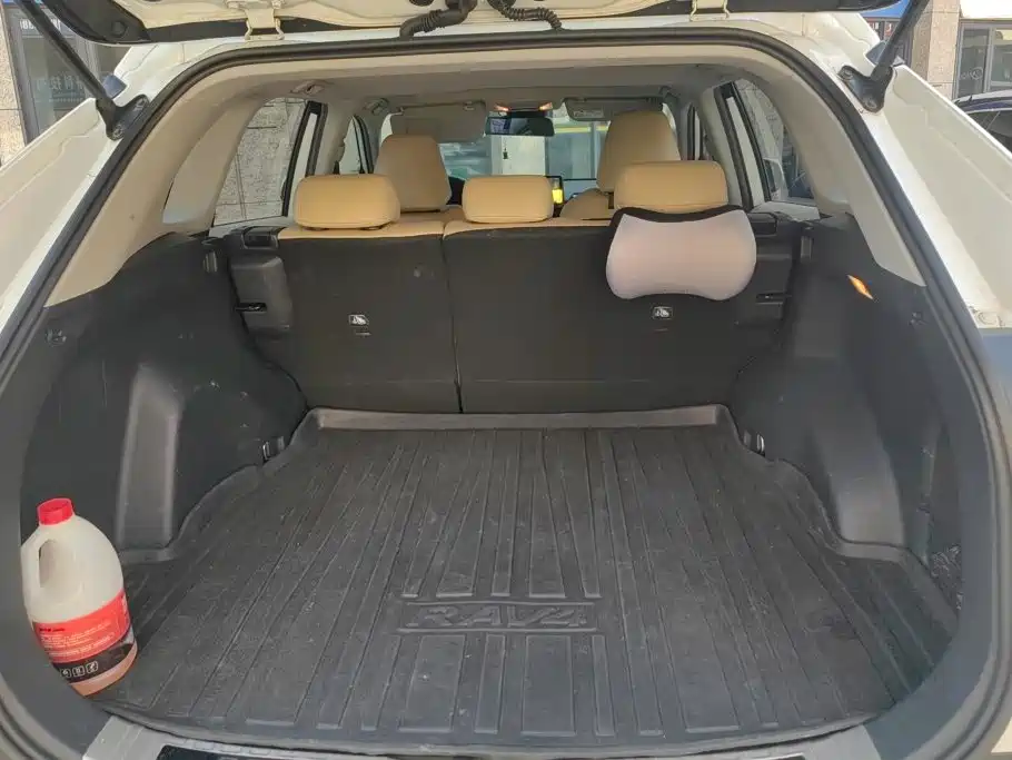 Toyota RAV4 — миниатюра 4