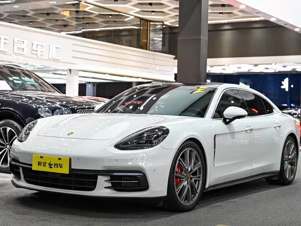 Porsche Panamera 2021