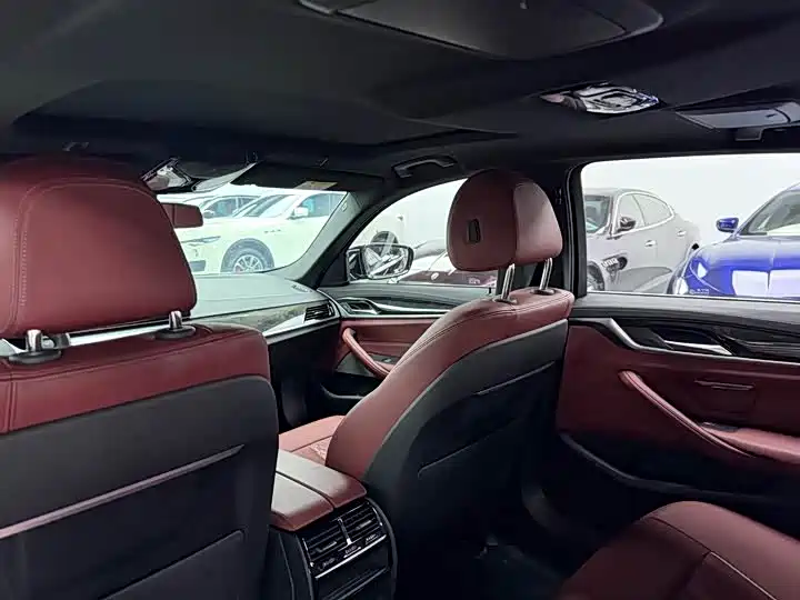 BMW 5 Series — миниатюра 8