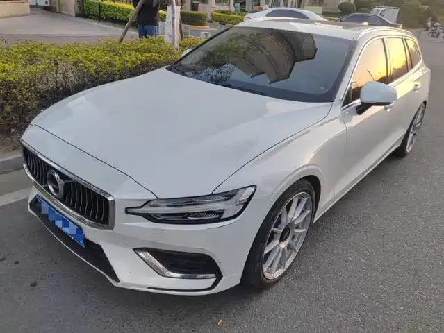 VOLVO V60 2020