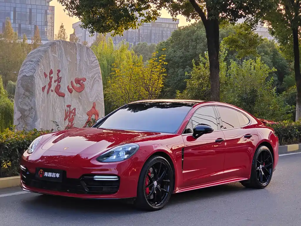 PORSCHE PANAMERA