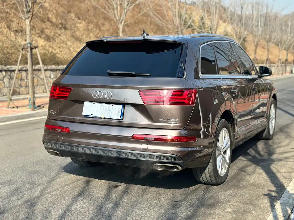 AUDI Q7