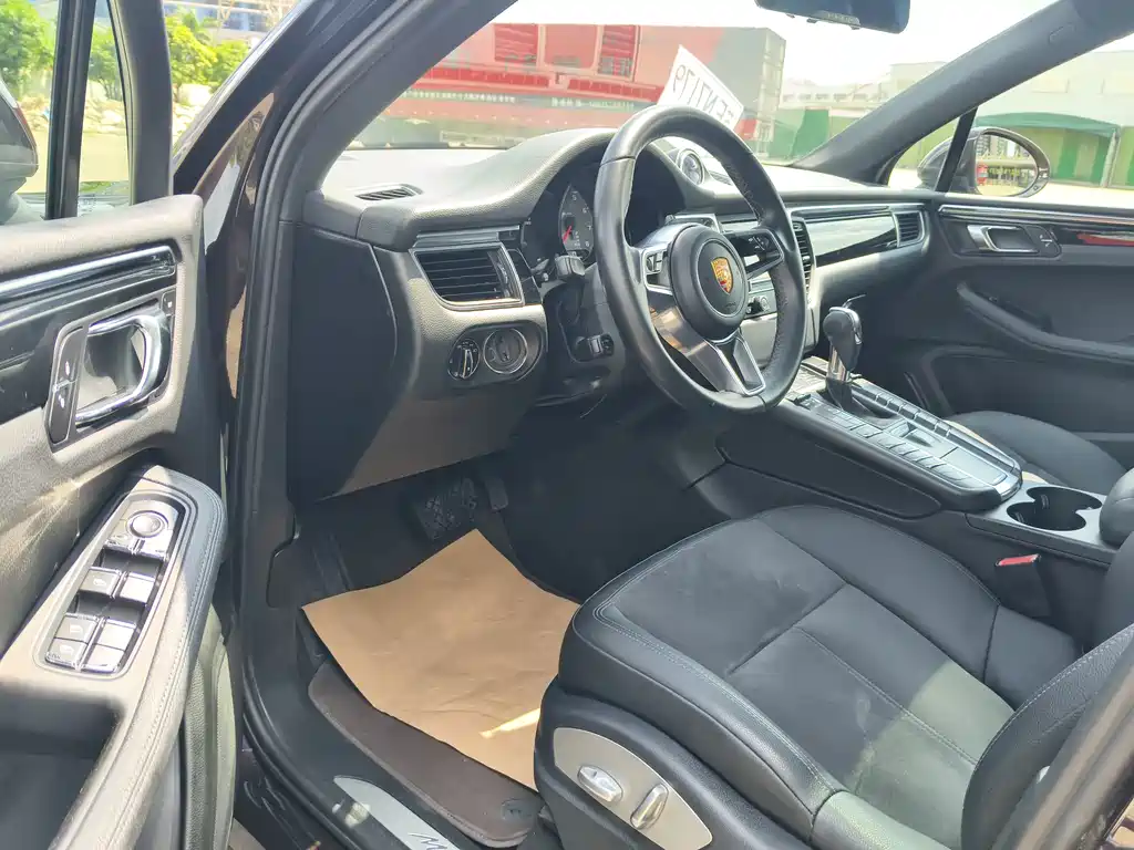 Porsche Macan — миниатюра 8