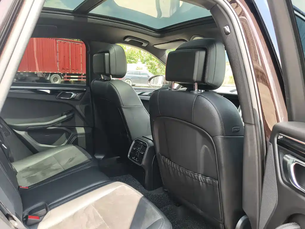 Porsche Macan — миниатюра 11