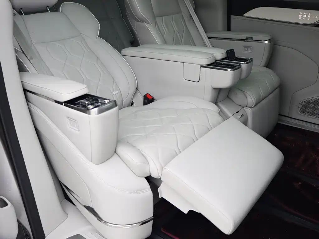 Volvo EM90 — миниатюра 17