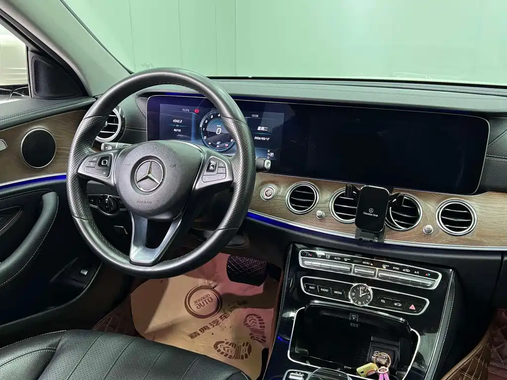 Mercedes-Benz E-Class — миниатюра 15