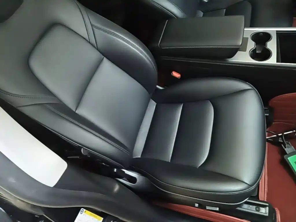 Tesla Model Y — миниатюра 25