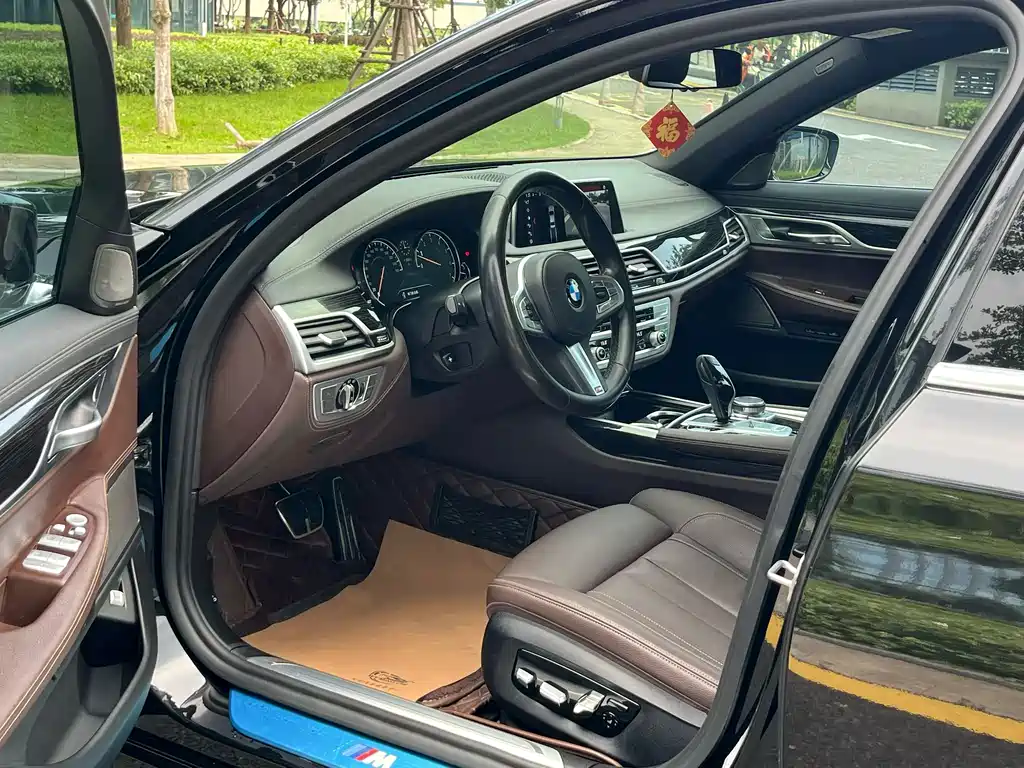 BMW 7 Series — миниатюра 5