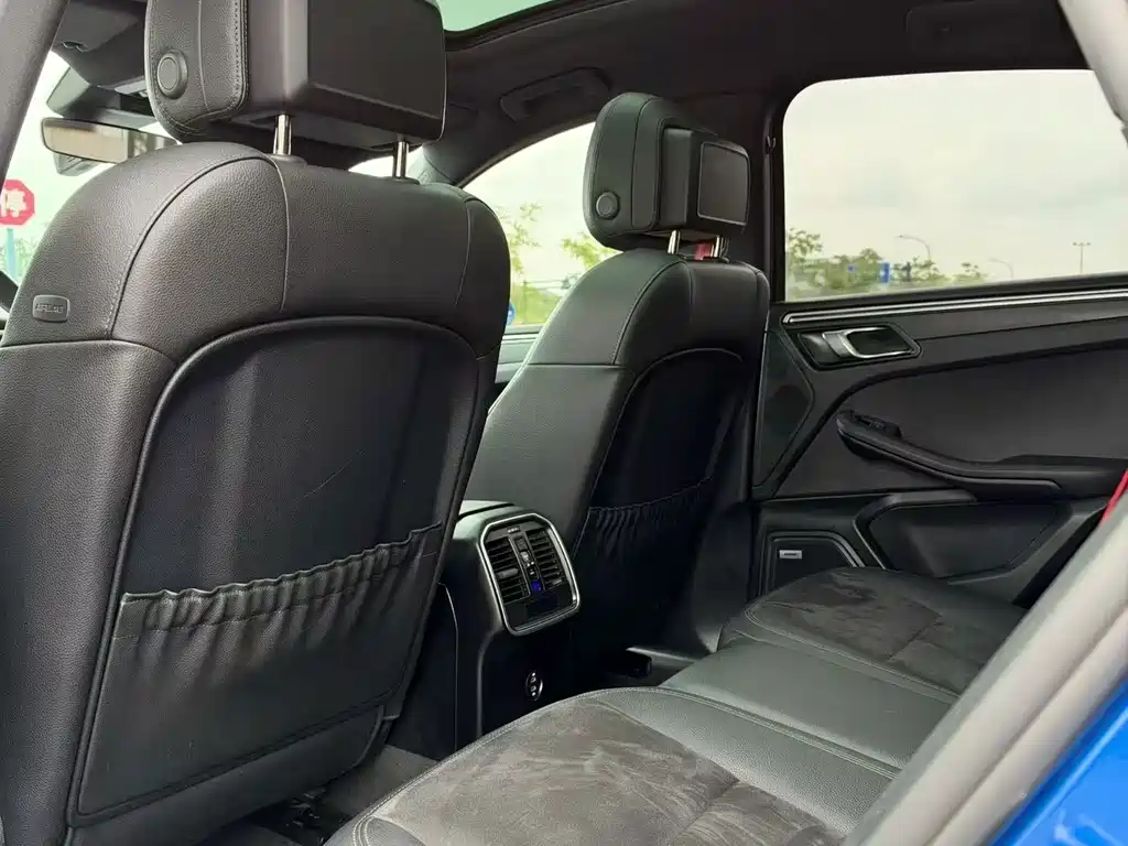 Porsche Macan — миниатюра 4