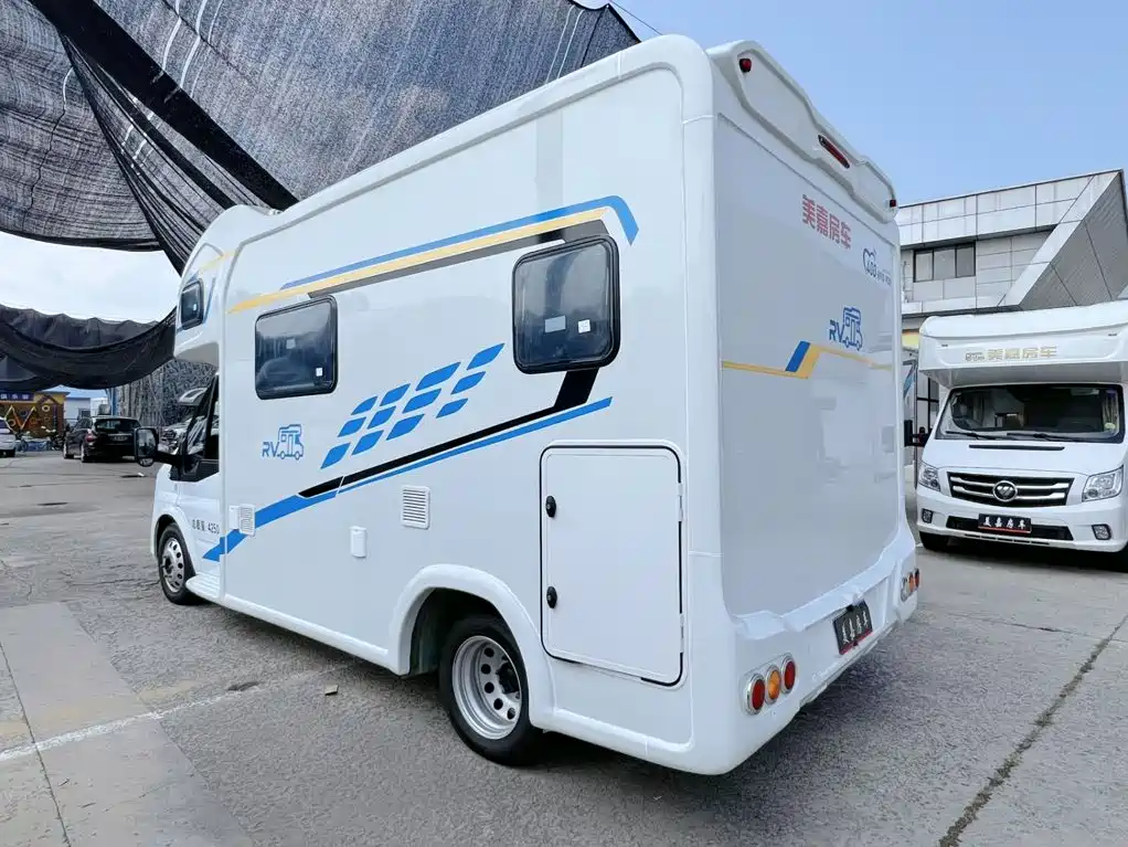 江铃集团房车 — миниатюра 3