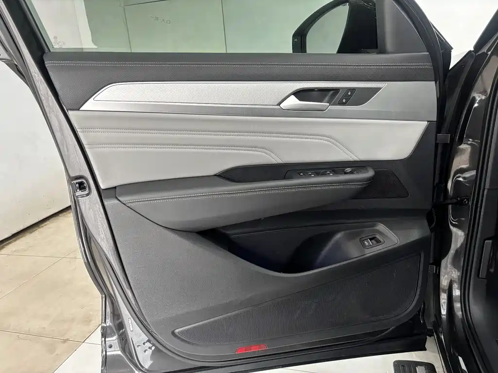Volkswagen Tavendor 2023 380TSI R-Line