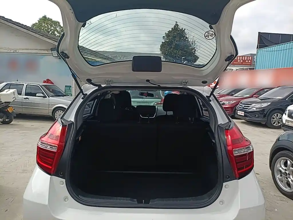 Toyota Yaris L — миниатюра 19