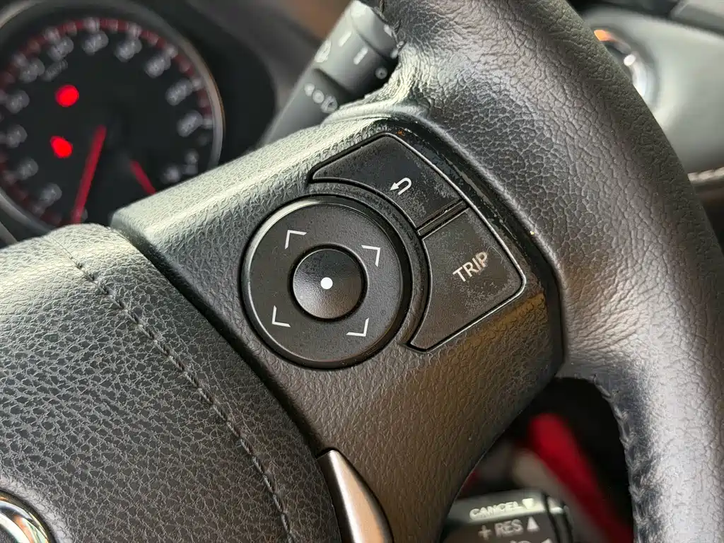 Toyota RAV4 — миниатюра 10