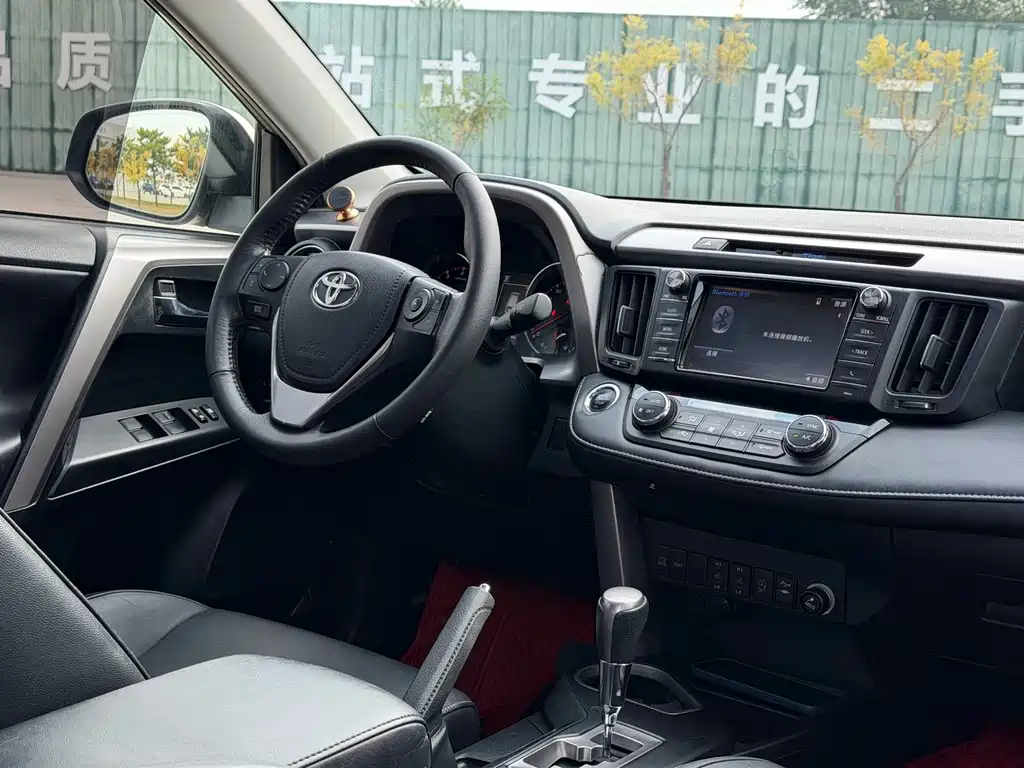 Toyota RAV4 — миниатюра 17