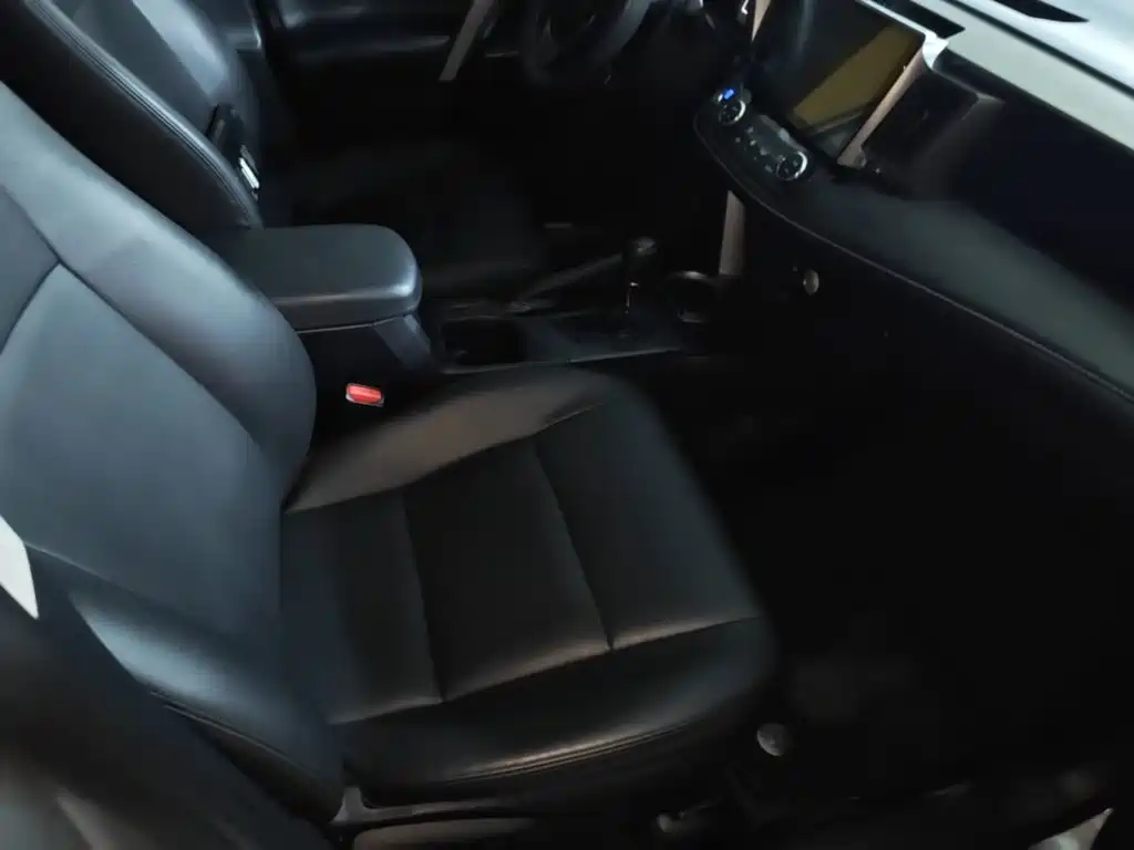 Toyota RAV4 — миниатюра 25