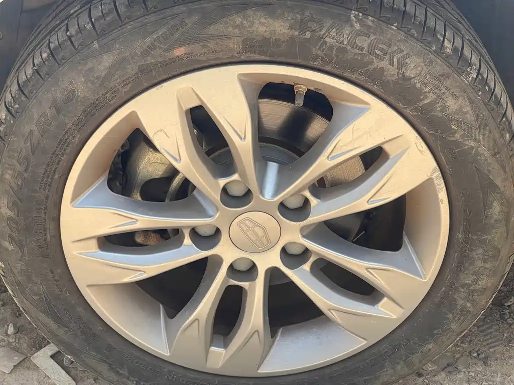 Geely Emgrand — миниатюра 12