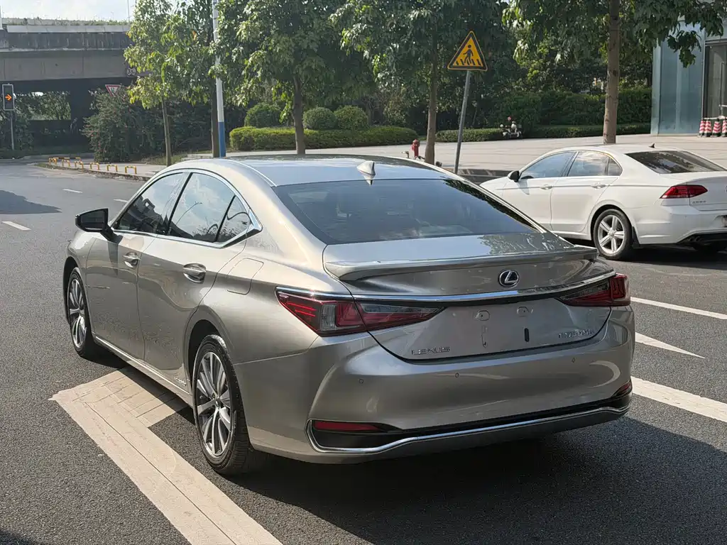Lexus ES — миниатюра 15