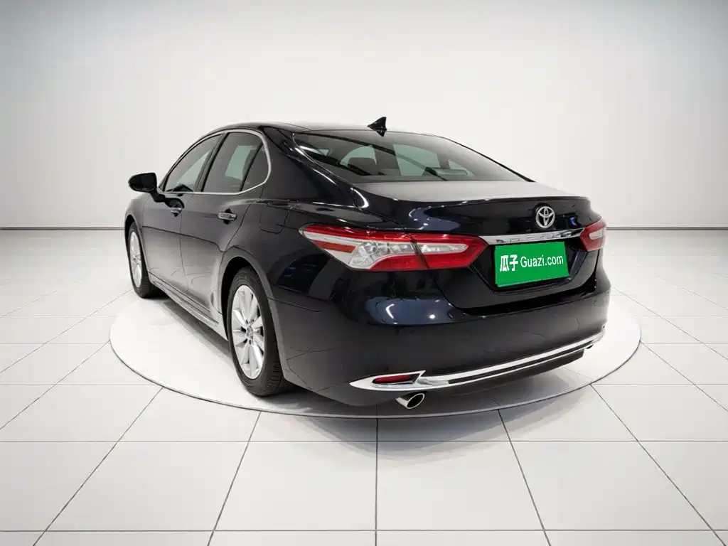 Toyota Camry — миниатюра 5