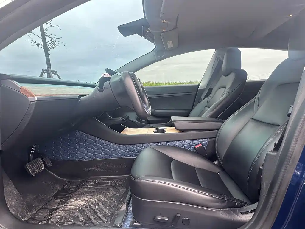 Tesla Model 3 — миниатюра 8