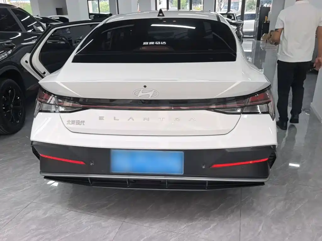 Hyundai Elantra — миниатюра 6