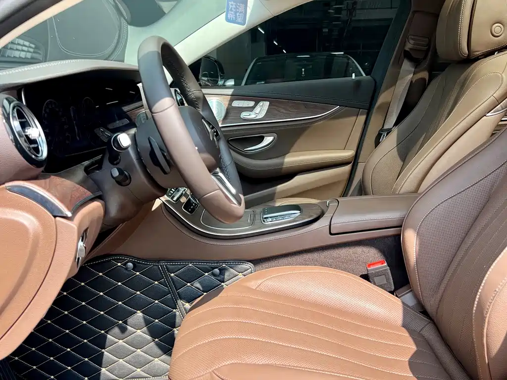 Mercedes-Benz E-Class — миниатюра 6