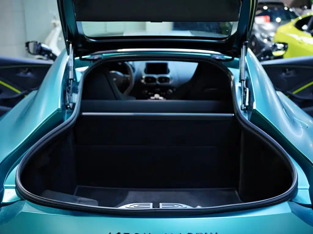 Aston Martin V8 Vantage — миниатюра 40