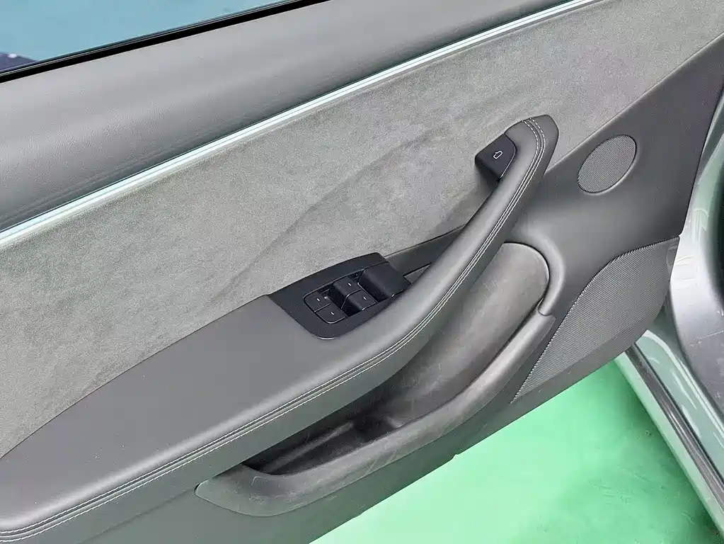 Tesla Model 3 — миниатюра 6