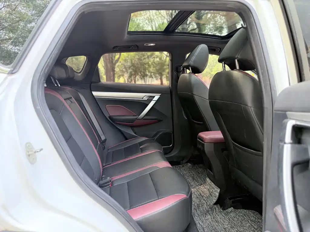 Geely Binyue — миниатюра 12