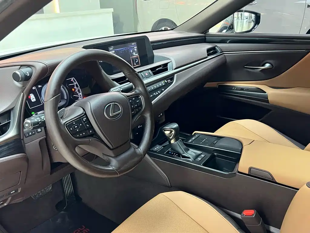 Lexus ES — миниатюра 8