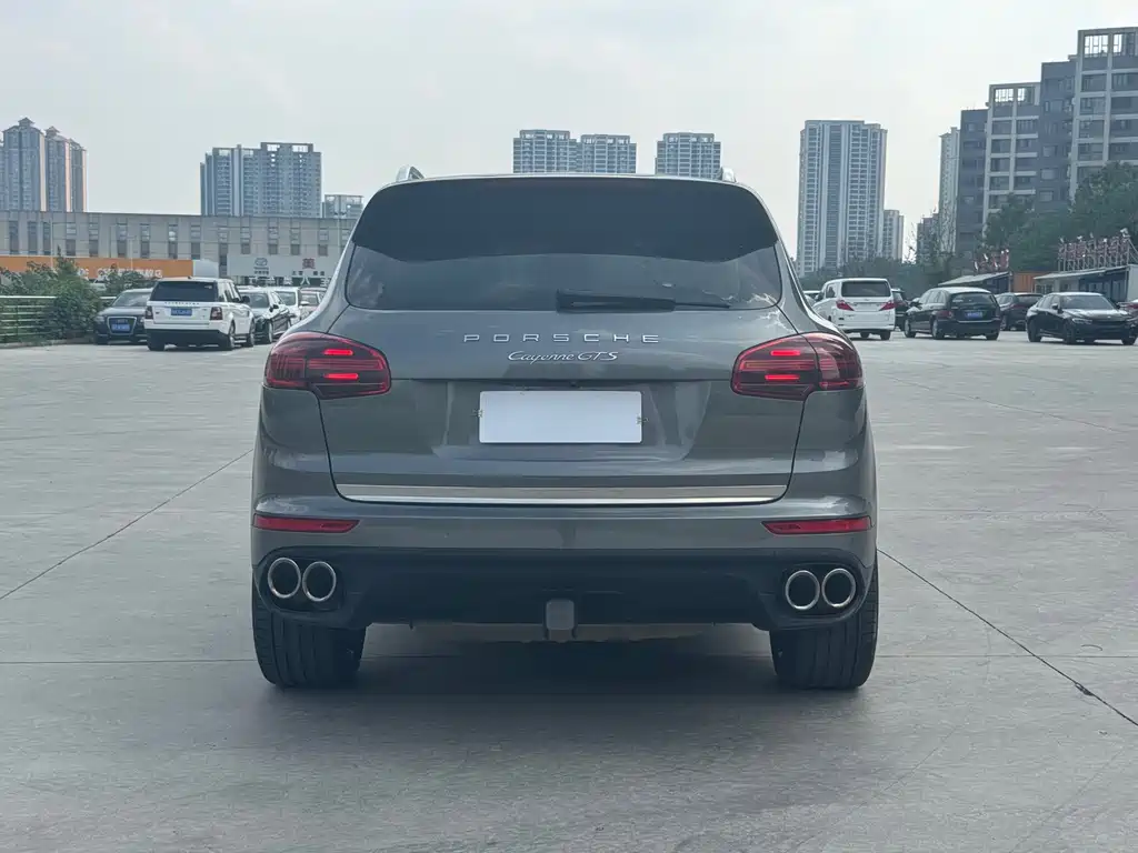 Porsche Cayenne — миниатюра 9