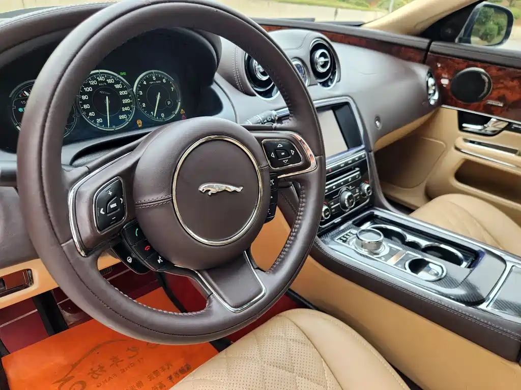 Jaguar XJ — миниатюра 20