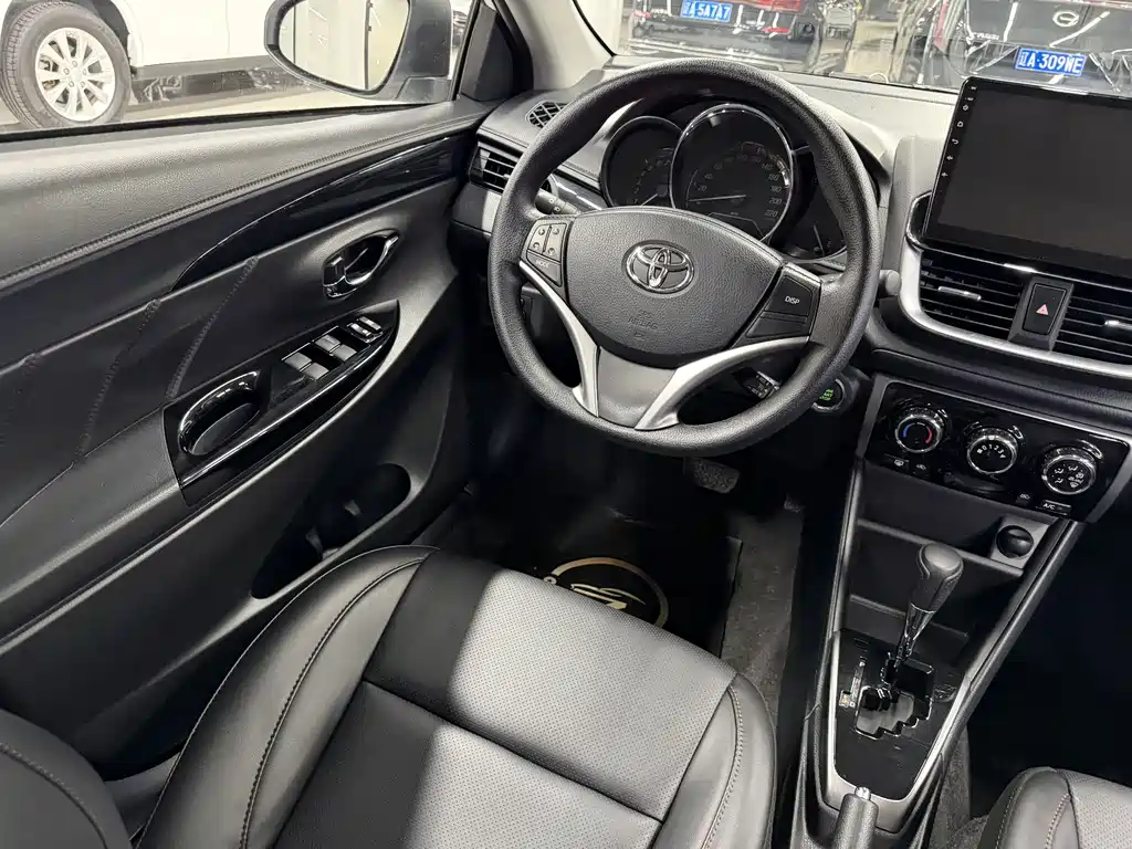 Toyota Yaris L — миниатюра 10