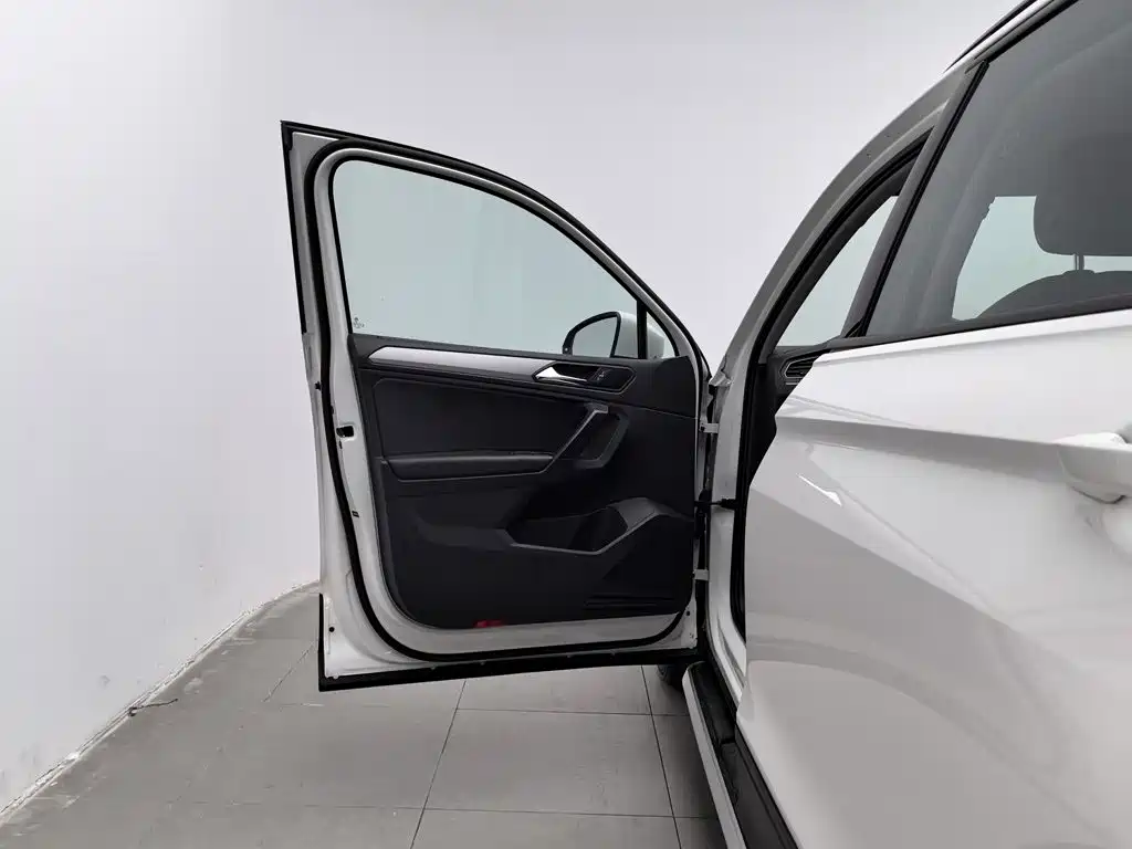 Volkswagen Tiguan L — миниатюра 8