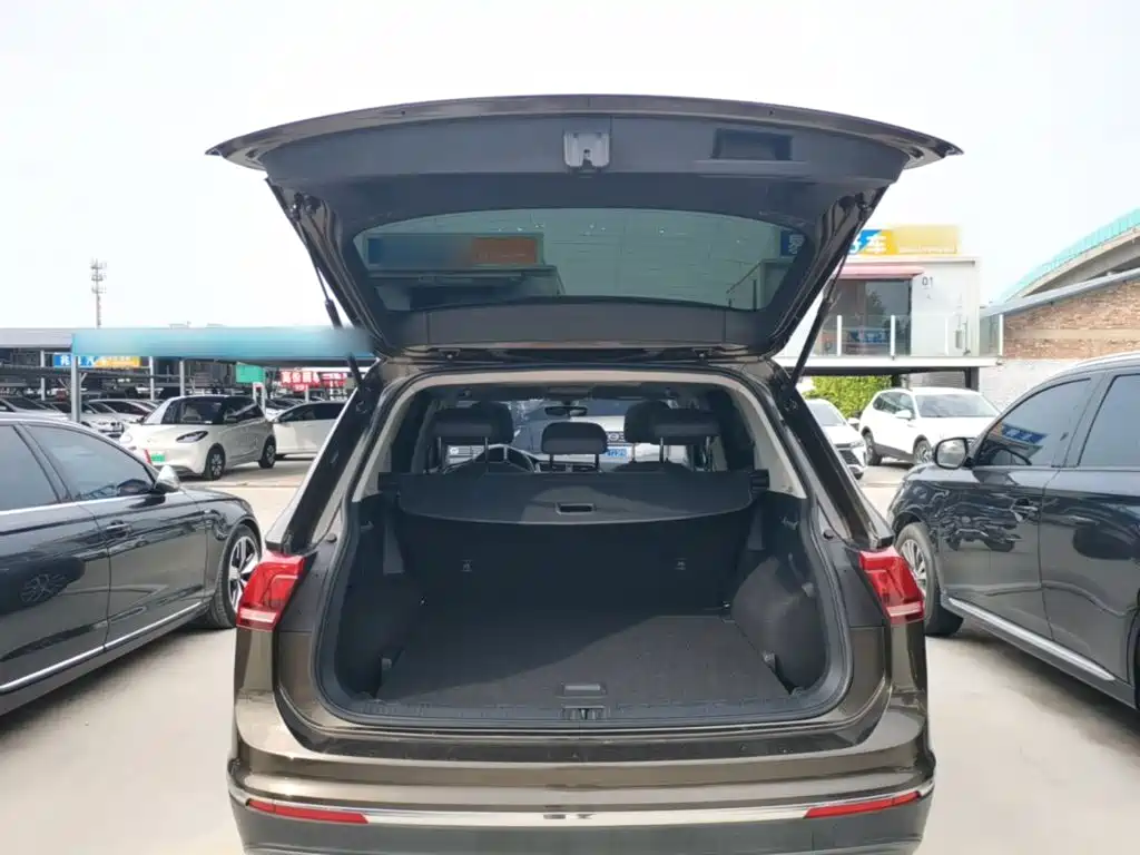 Volkswagen Tiguan L — миниатюра 19