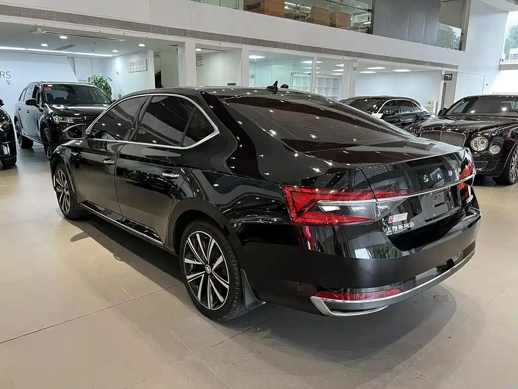 Skoda Superb — миниатюра 6