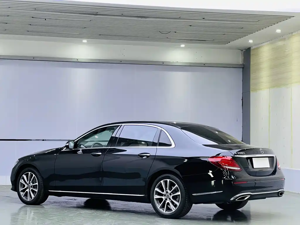 Mercedes-Benz E-Class — миниатюра 6