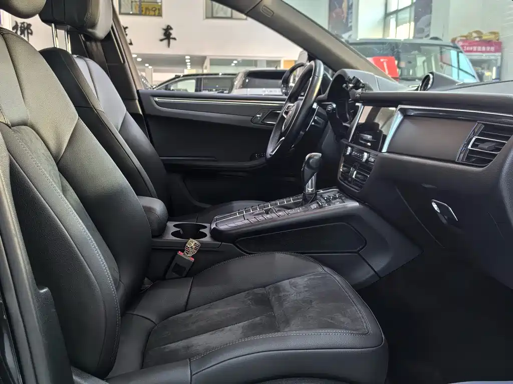 Porsche Macan — миниатюра 7