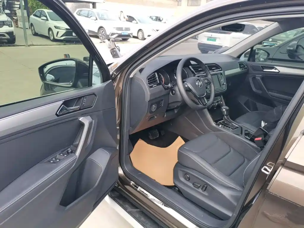 Volkswagen Tiguan L — миниатюра 16