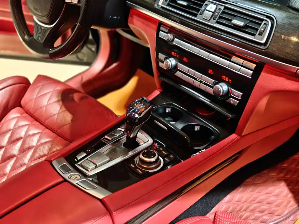 BMW 7 Series — миниатюра 15
