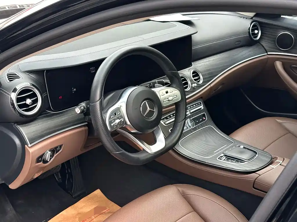 Mercedes-Benz E-Class — миниатюра 7
