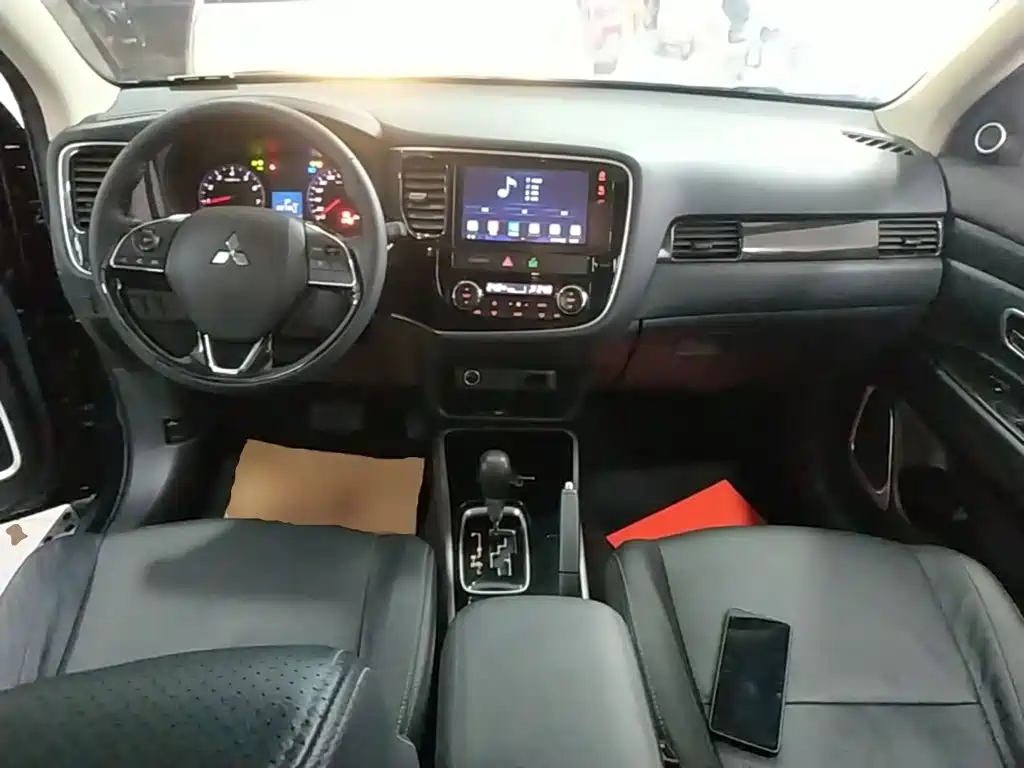 Mitsubishi Outlander — миниатюра 10