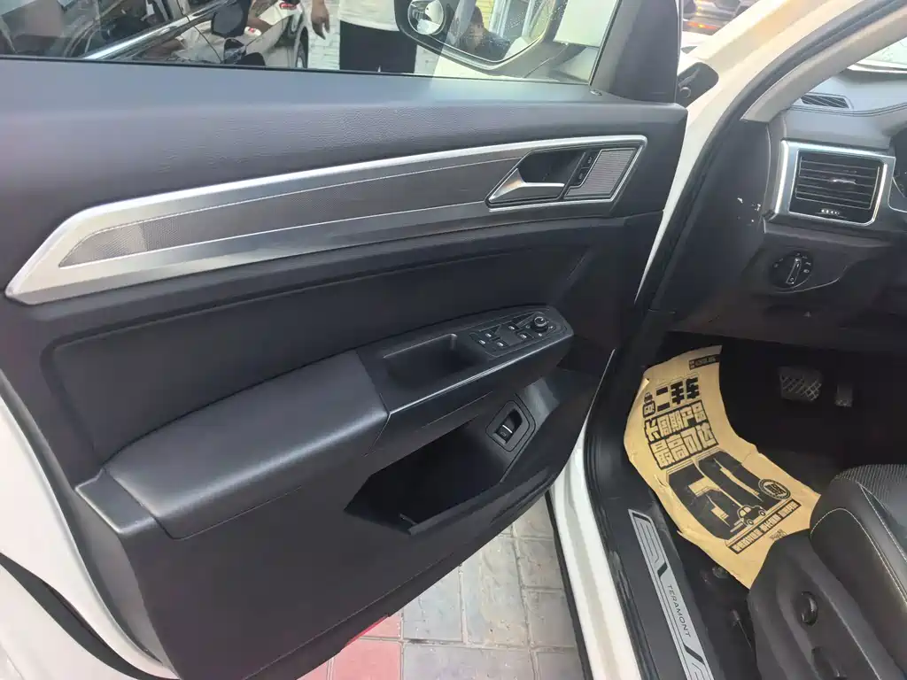 Volkswagen Teramont — миниатюра 8