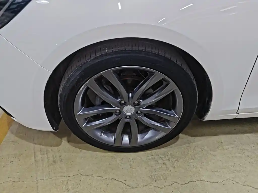 Hongqi Hongqi H5 — миниатюра 23