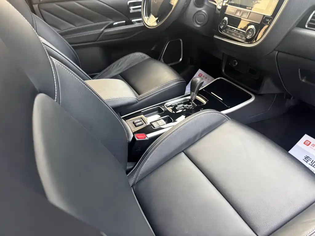 Mitsubishi Outlander — миниатюра 6