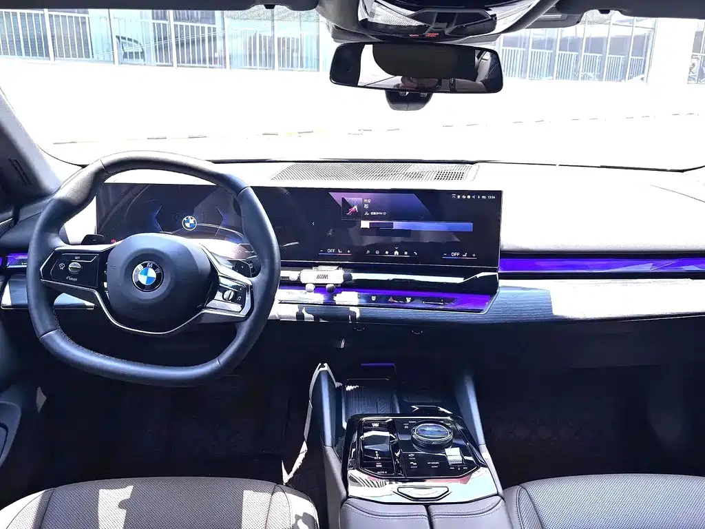BMW 5 Series — миниатюра 6