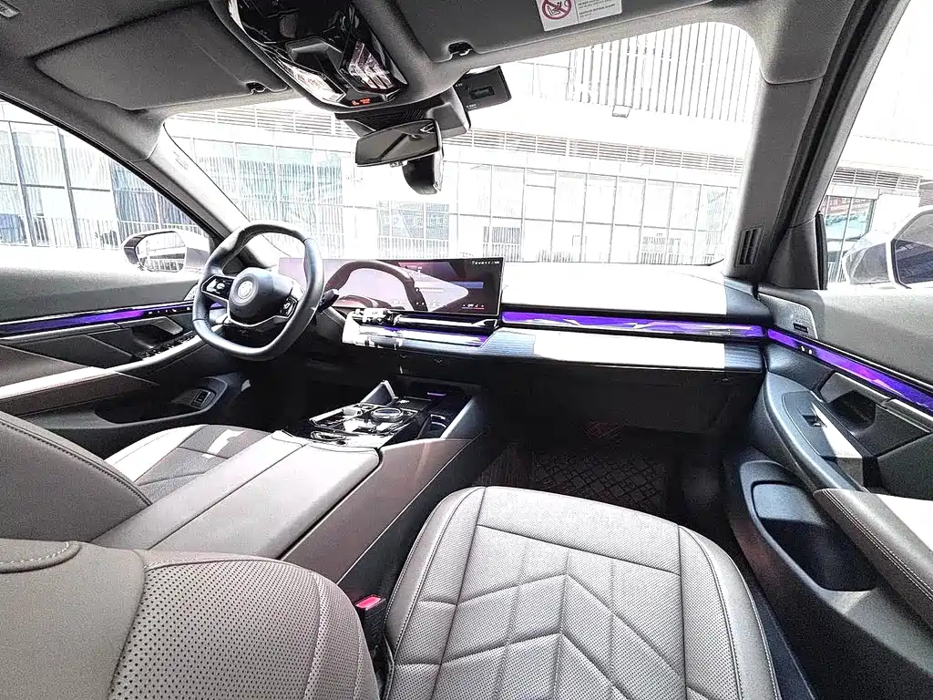 BMW 5 Series — миниатюра 7