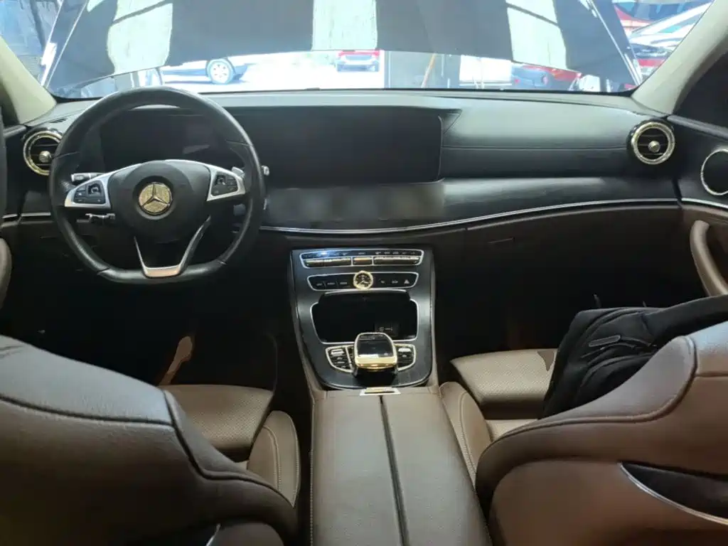 Mercedes-Benz E-Class — миниатюра 10