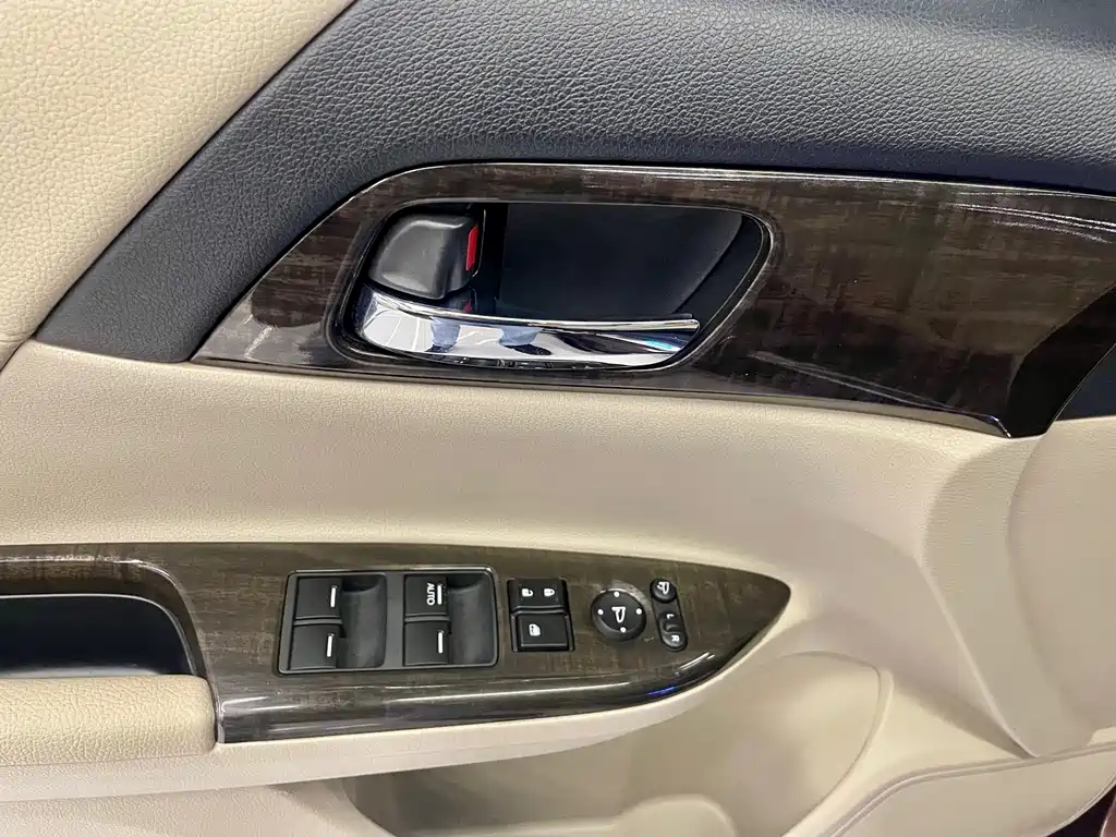 Honda Accord — миниатюра 12